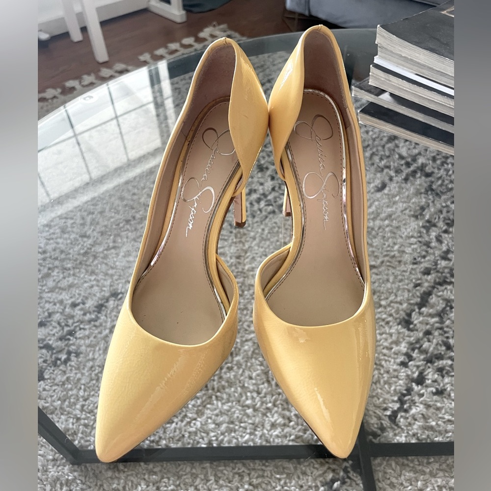 BUTTER YELLOW PUMPS/ HIGH HEELS